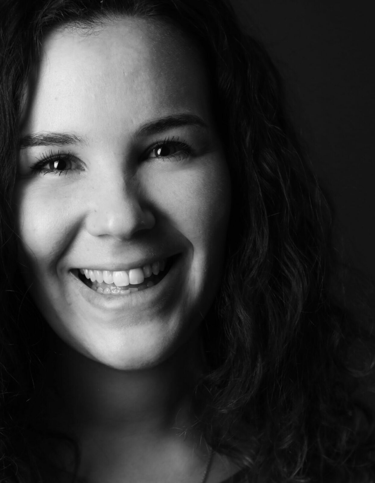 Trauerrednerin-Natalie-Anhorn-Freiburg-sw-scaled-e1647533036334